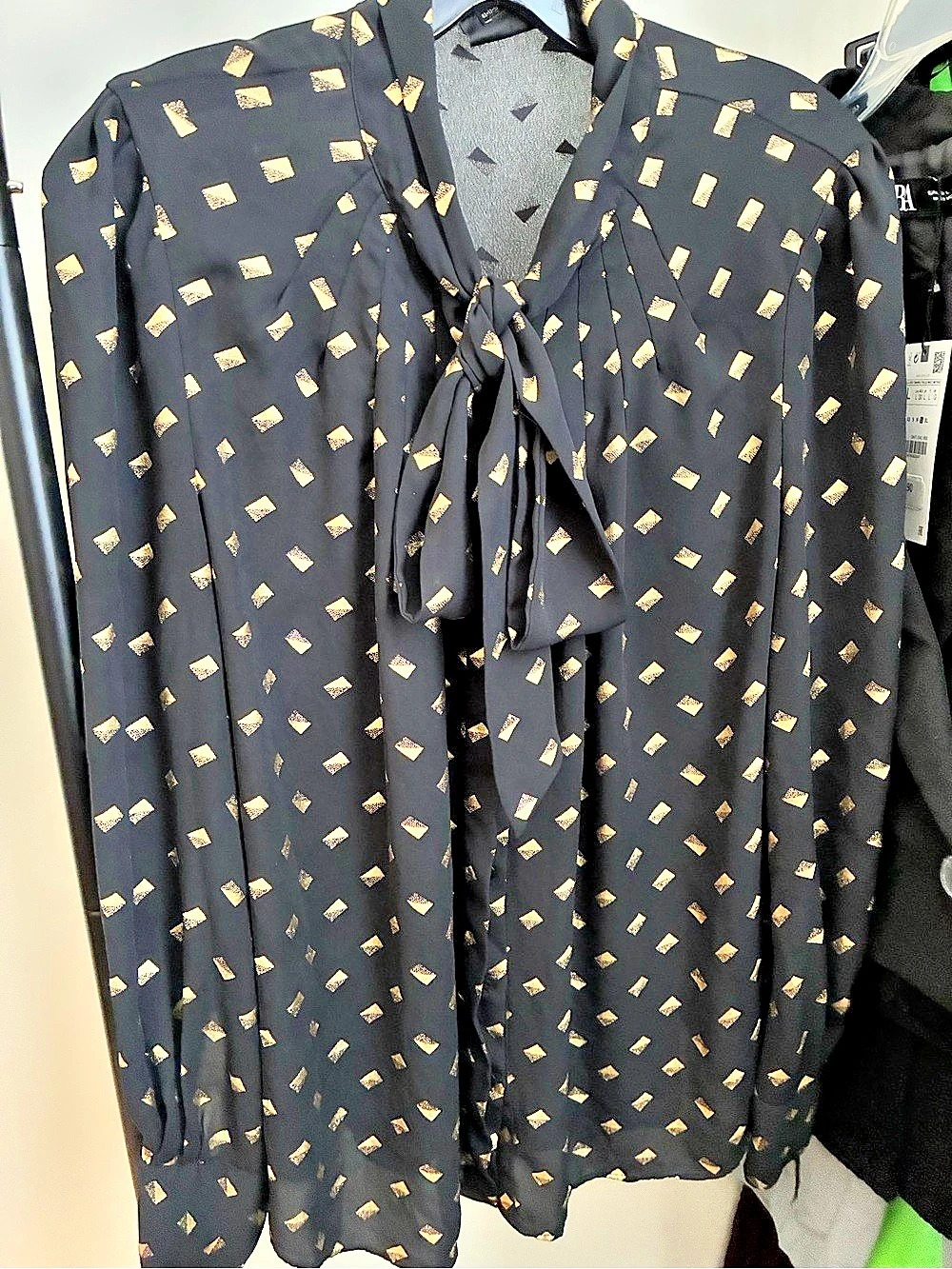 Worthington Geometric Tie-Front Blouse in Black & Gold Size Large